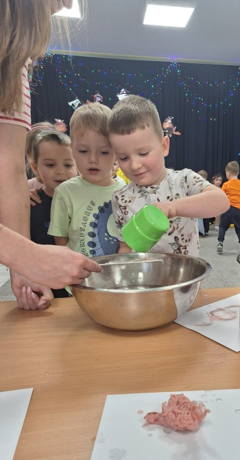 98d06048-fd42-49e7-9fac-b8d21cc17695