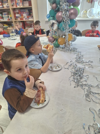 5262638a-df83-4718-83da-7df330c627a3