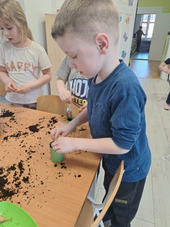 e273303c-f680-4315-8a46-052b1afb6918