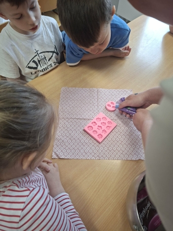 7c8bba0f-21b0-43cd-8000-2e76113d5e72