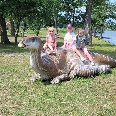 ZAUROLANDIA RODZINNY PARK ROZRYWKI