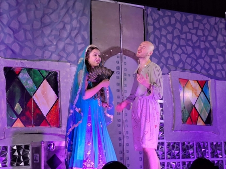 ''Baśnie znane i nieznane'' - wyjazd dzieci 5-6 letnich na przedstawienie teatralne.