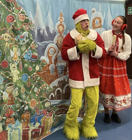 Teatrzyk Blaszany Bębenek '' Grinch- magia świąt''