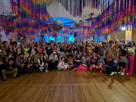 ZABAWA NEONOWA w styli LAT 80 - tych